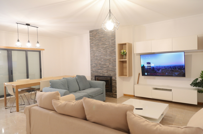 Apartamento T3 com suite e box na Urbanizaçao Moinho do Guizo - Amadora